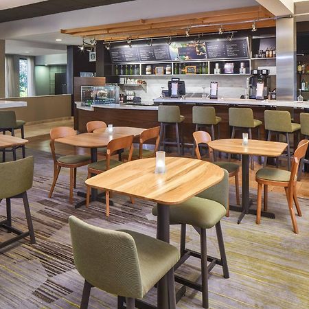 Courtyard By Marriott Orlando Airport Hotel Екстериор снимка