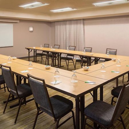 Courtyard By Marriott Orlando Airport Hotel Екстериор снимка