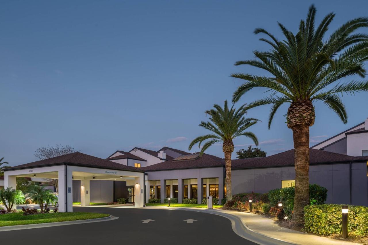 Courtyard By Marriott Orlando Airport Hotel Екстериор снимка
