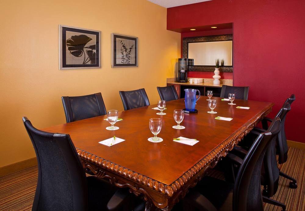 Courtyard By Marriott Orlando Airport Hotel Екстериор снимка