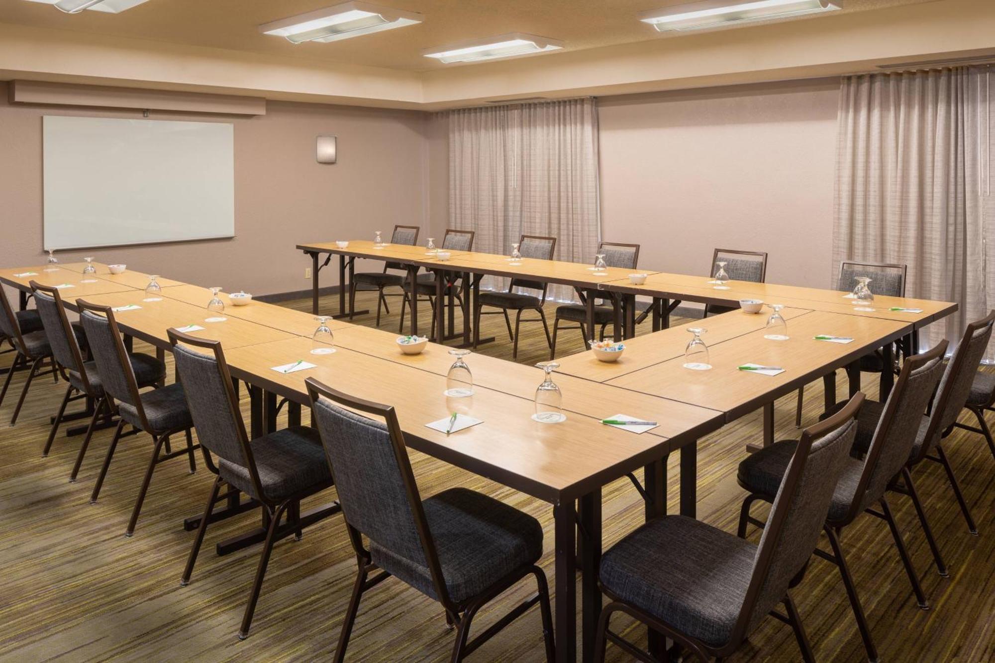 Courtyard By Marriott Orlando Airport Hotel Екстериор снимка
