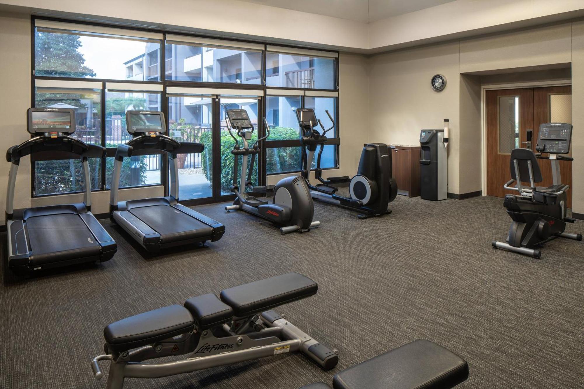 Courtyard By Marriott Orlando Airport Hotel Екстериор снимка