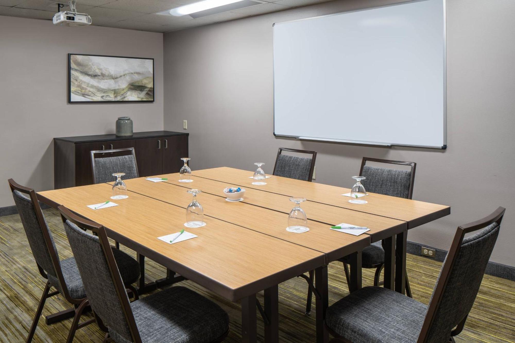 Courtyard By Marriott Orlando Airport Hotel Екстериор снимка