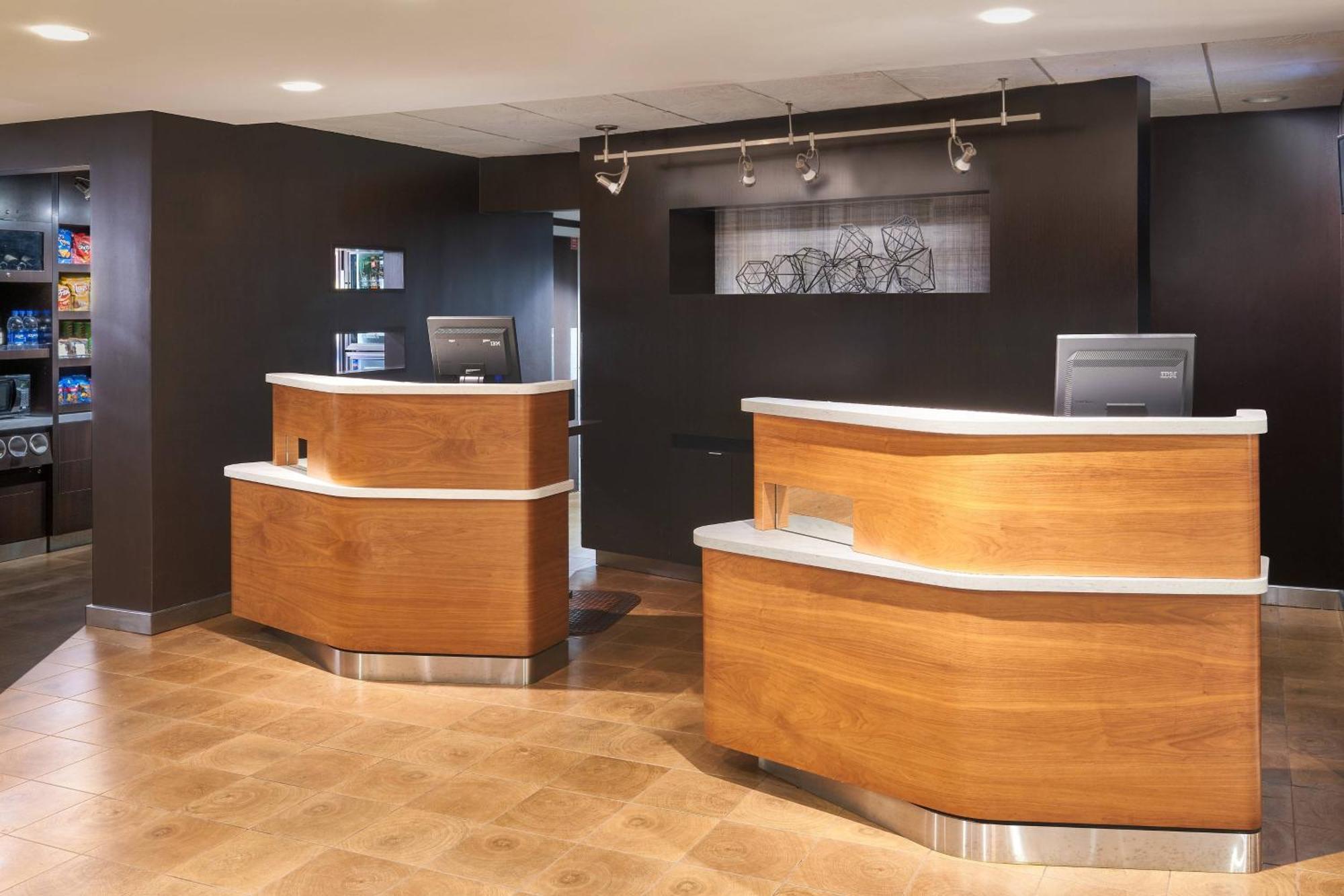 Courtyard By Marriott Orlando Airport Hotel Екстериор снимка