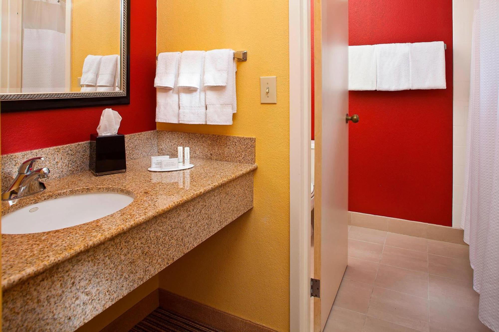 Courtyard By Marriott Orlando Airport Hotel Екстериор снимка