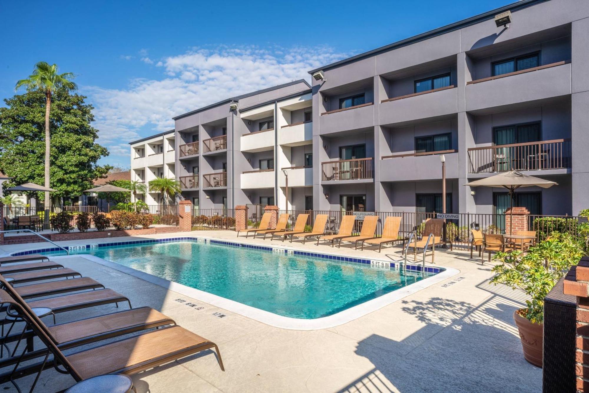 Courtyard By Marriott Orlando Airport Hotel Екстериор снимка