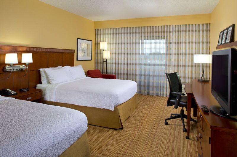 Courtyard By Marriott Orlando Airport Hotel Екстериор снимка