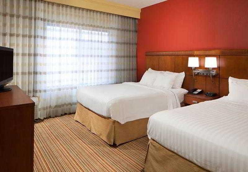 Courtyard By Marriott Orlando Airport Hotel Екстериор снимка
