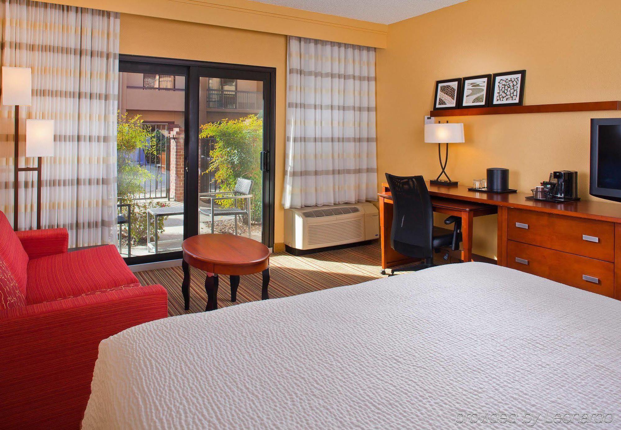 Courtyard By Marriott Orlando Airport Hotel Екстериор снимка
