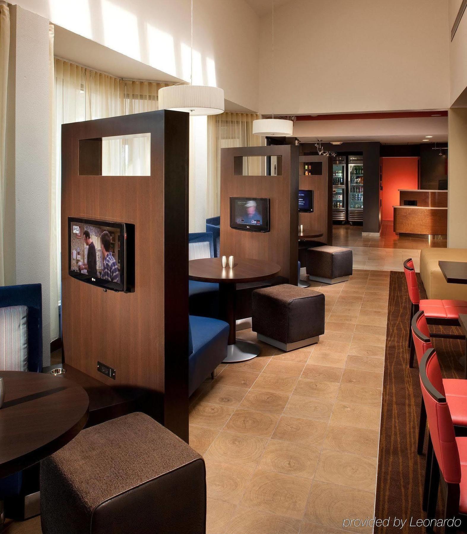 Courtyard By Marriott Orlando Airport Hotel Екстериор снимка
