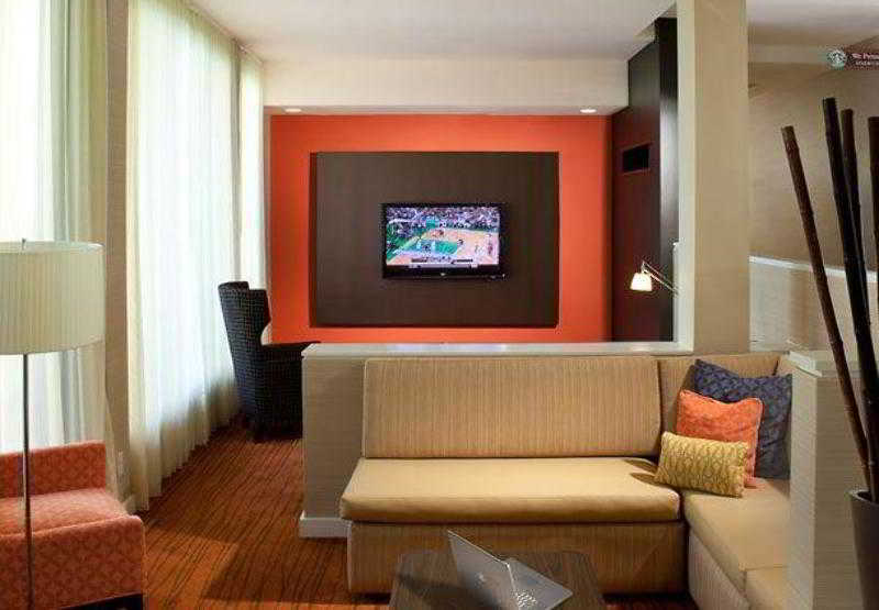 Courtyard By Marriott Orlando Airport Hotel Екстериор снимка