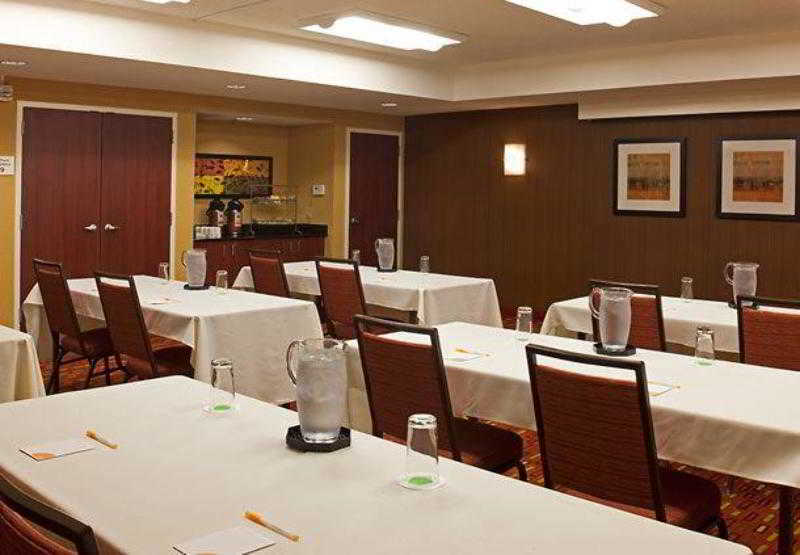 Courtyard By Marriott Orlando Airport Hotel Екстериор снимка